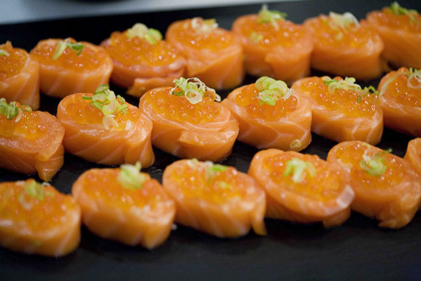Gunkan de Ikura en Salmon